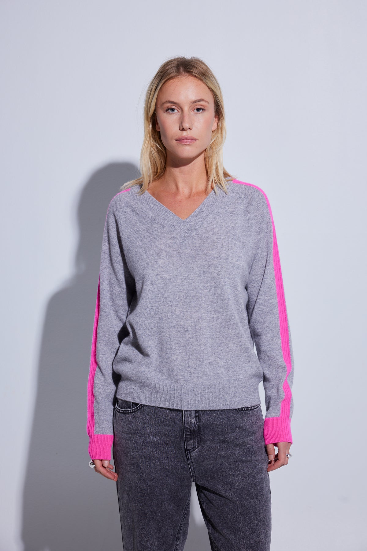 ALPENGLOW CONTRAST V NECK